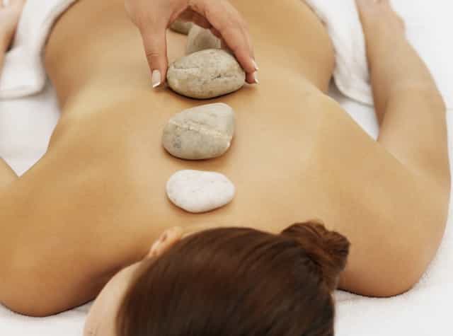 刘备称曹操什么